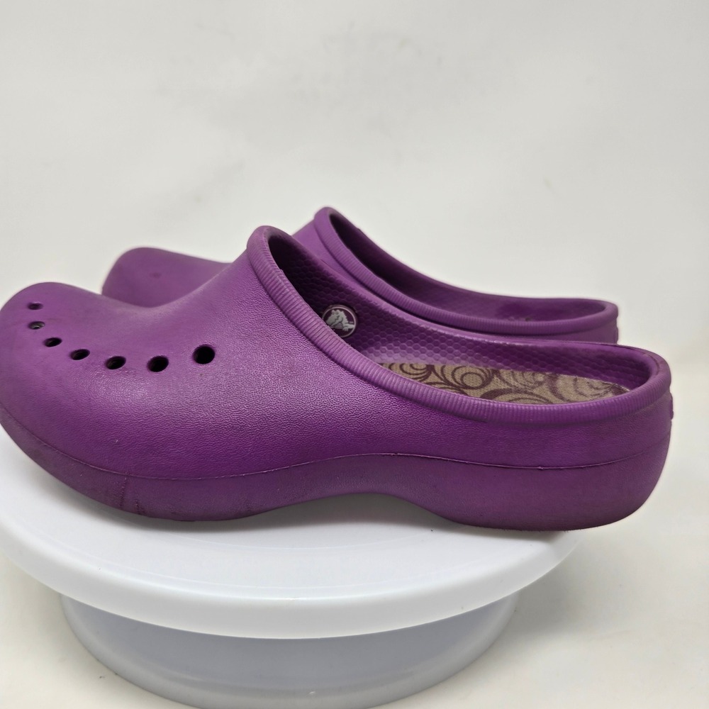 Crocs Freewheel Purple Clogs Womens Size 7 Slip On Comfort Shoes Ventilation